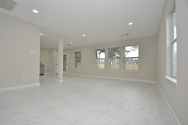 Foto del edificio - 631 Aweigh Dr