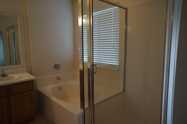 Foto del edificio - 944 Longleaf Dr