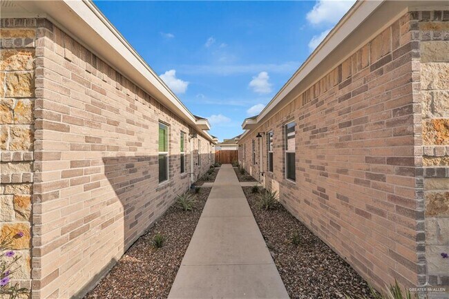 Building Photo - 16 Israel E Ave