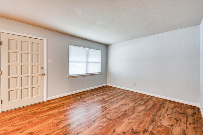 Foto del edificio - 601 Mimi Ln