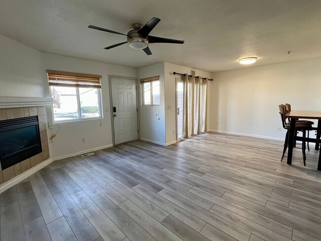 Building Photo - Adorable 3 story, 3BR/3.5BA Townhome w/ detached garage!