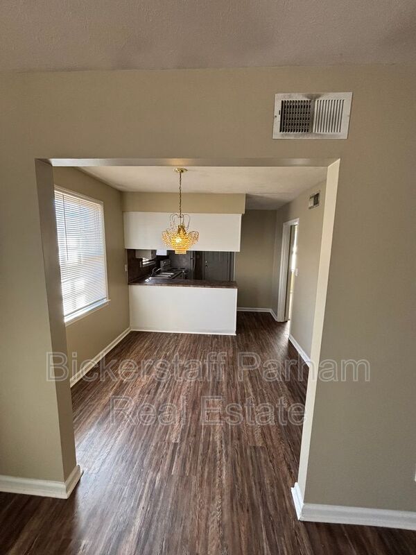 Building Photo - 1247 Kings Mountain Ct