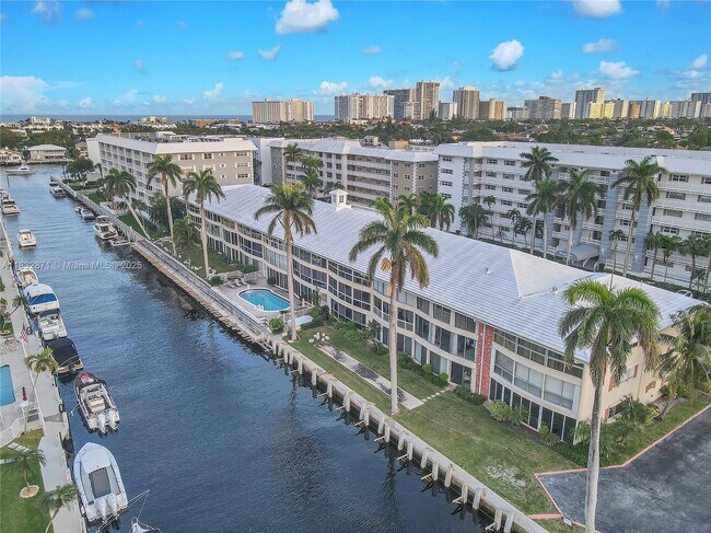 Foto del edificio - 3051 NE 47th Ct