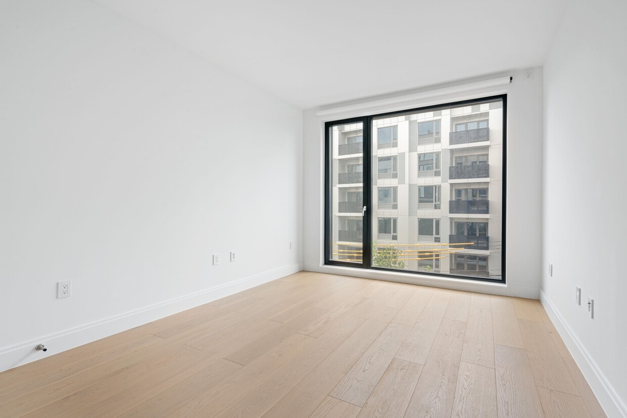 Photo - 37-14 34th St (Queens, NY)