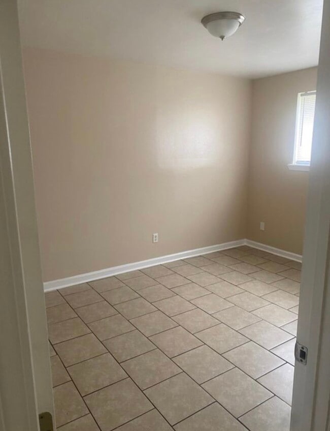 Building Photo - 7922 Dorsett Dr