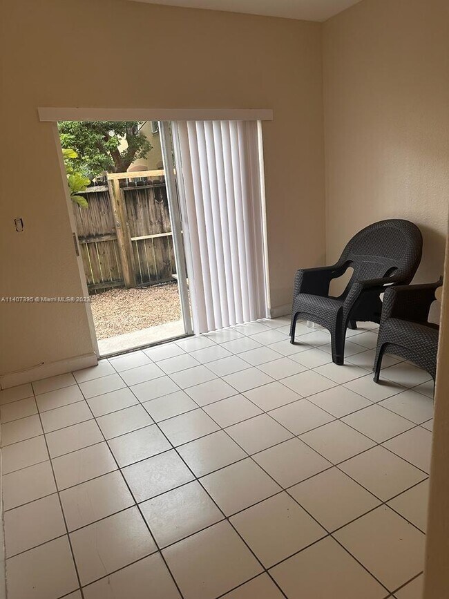 Foto del edificio - 2460 SE 16th Terrace