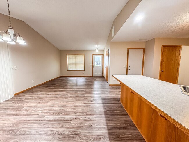 Foto del edificio - 2 Bedroom, 1 Bath Town Home