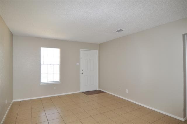 Building Photo - 2032 Oakwood Ct
