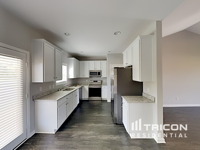 Building Photo - 1014 Cyril Dr