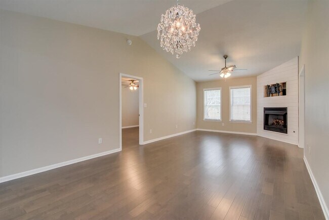 Building Photo - 143 Stonington Ln SW