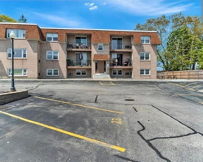 Foto del edificio - 1803 Mineral Spring Ave