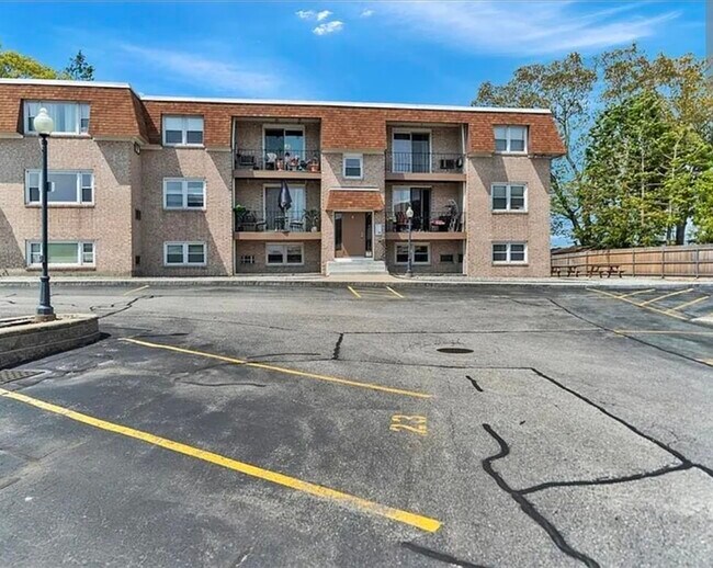 Building Photo - 1803 Mineral Spring Ave