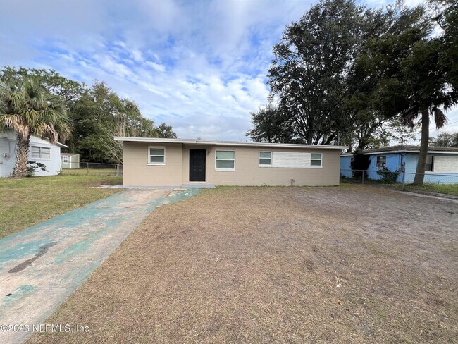 Foto del edificio - 8931 Devonshire Blvd