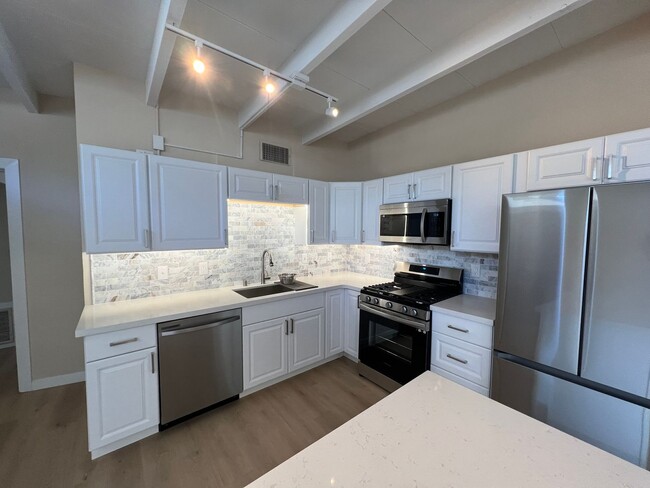 Foto del edificio - Long Term, Newly Renovated, Unfurnished w ...