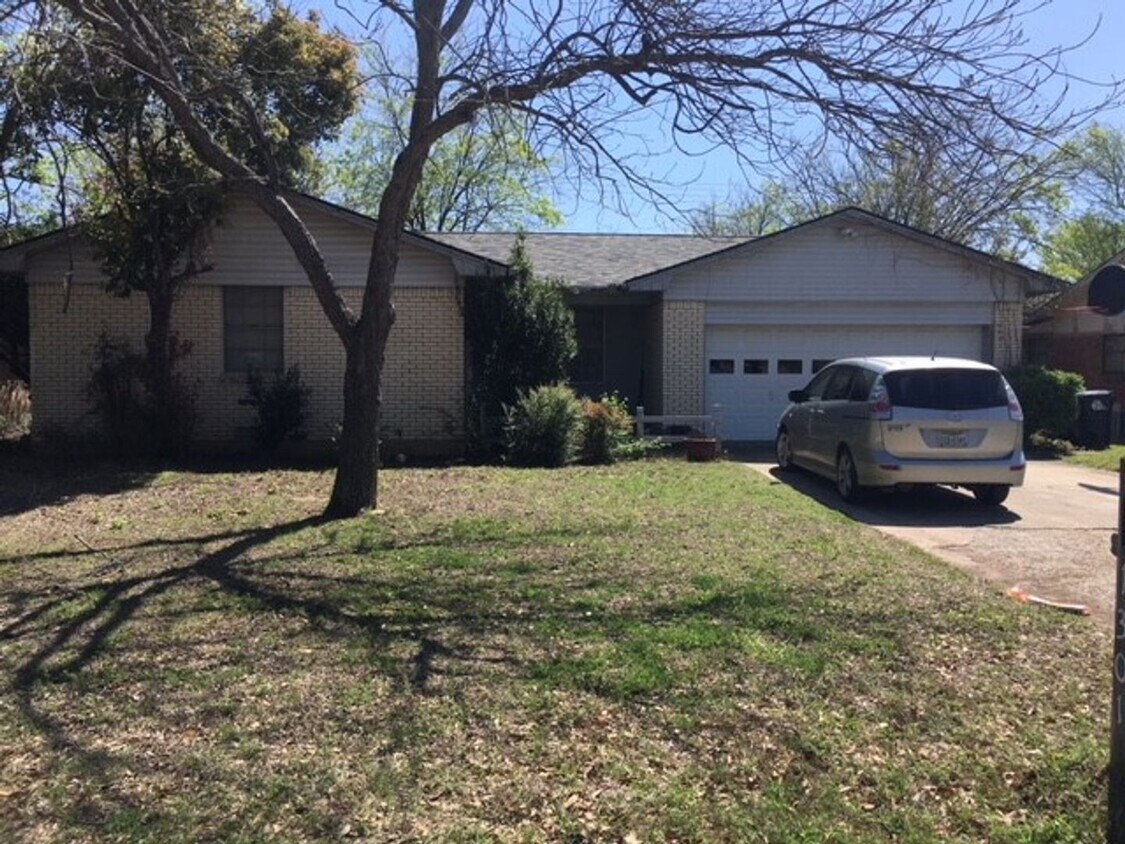 3 Bedroom/2bath/2 Car Garage - 3 Bedroom/2bath/2 Car Garage