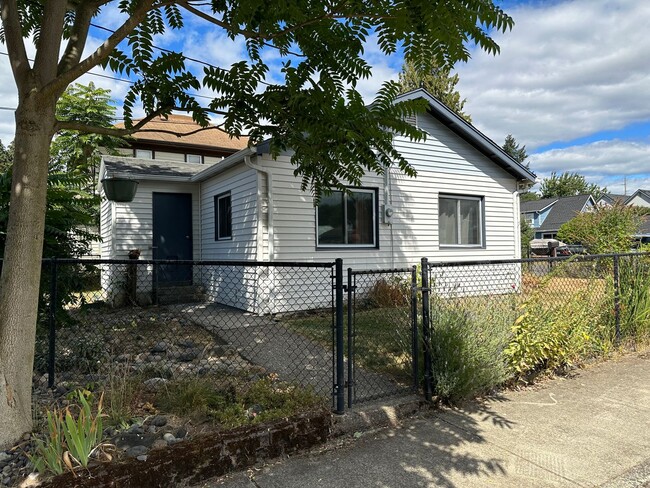 Foto del edificio - Charming Cottage in Downtown Washougal