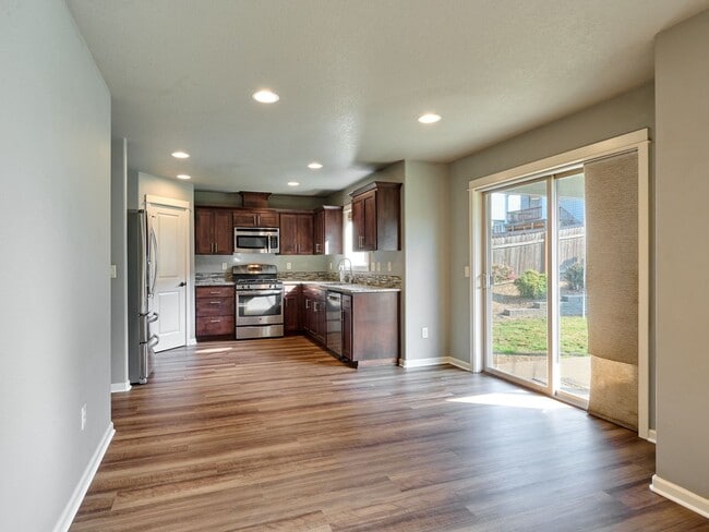 Foto del edificio - Beautiful 4 bedroom/2.5 Bath Home On Large...