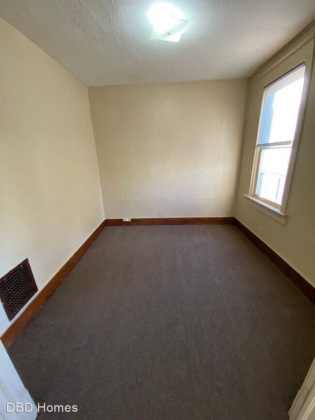 Building Photo - 4 br, 1.5 bath House - 2831 S Harrison