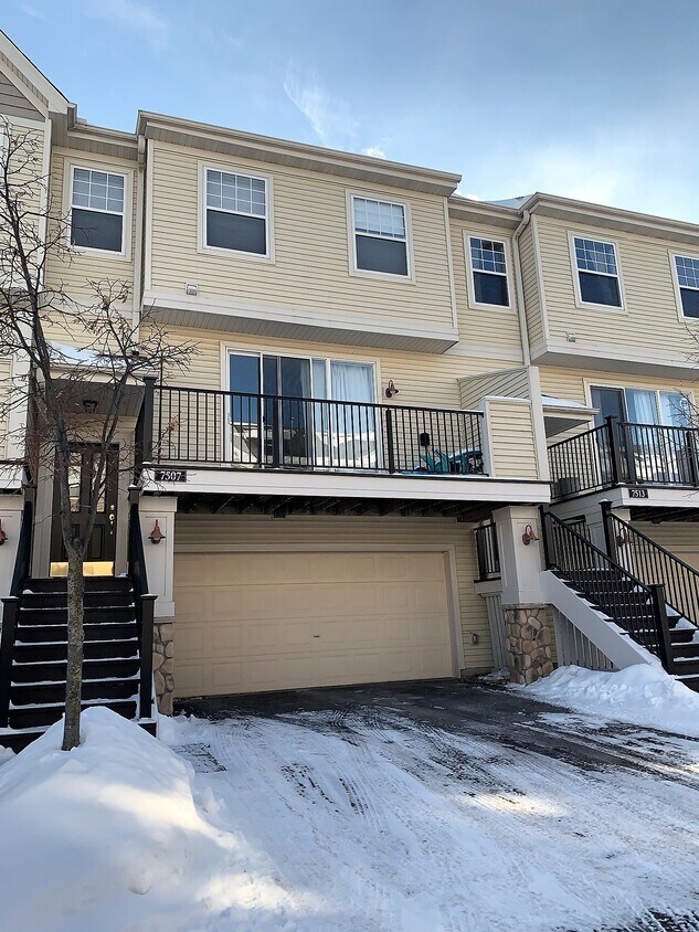 Exterior front with balcony - 7507 Parkridge Ln