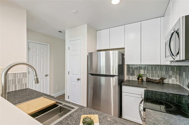 Building Photo - Charming 3BR Townhome in Englewood