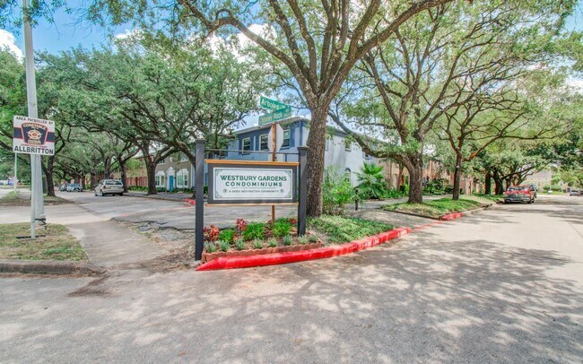 Foto del edificio - 5208 Arboles Dr