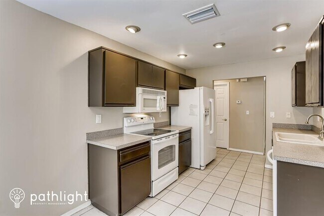 Building Photo - 23437 Shining Star Dr