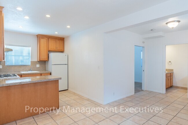 Foto del edificio - 1 Bedroom, 1 Bath Duplex Apartment with Storage