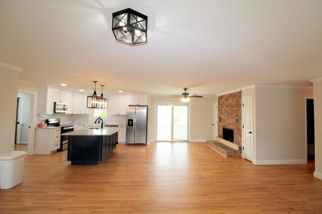 Building Photo - 915 Bobwhite Pl
