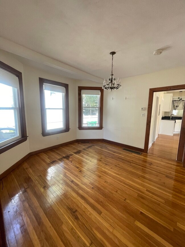 Building Photo - 48 Chester Ave