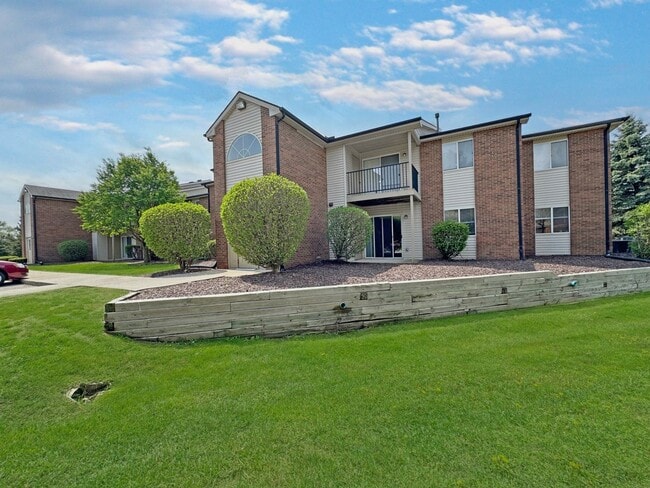Building Photo - Adrian College Less than 2 miles away*********** Sand Creek 1 Bedroom*************Rent $999/month