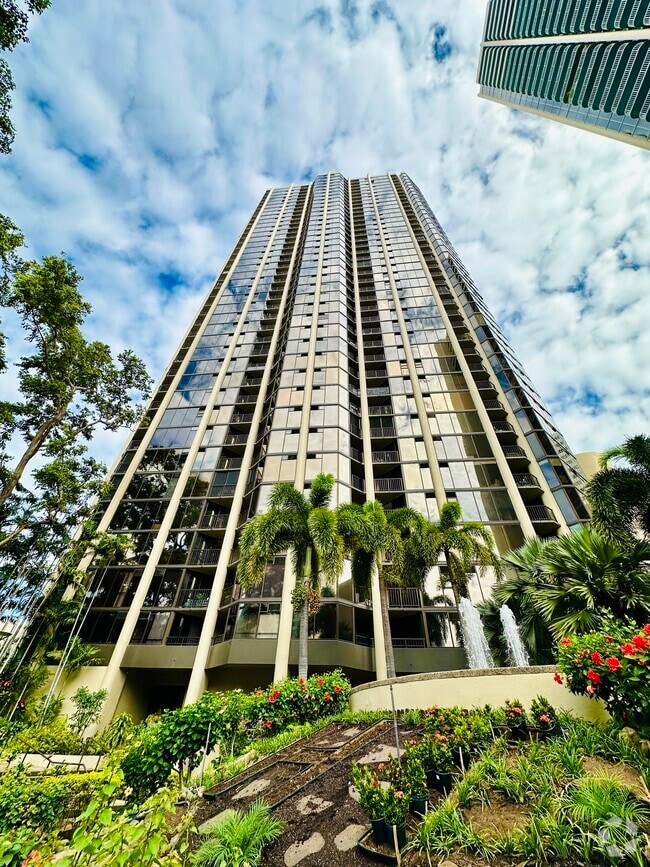 Building Photo - 60 N Beretania St