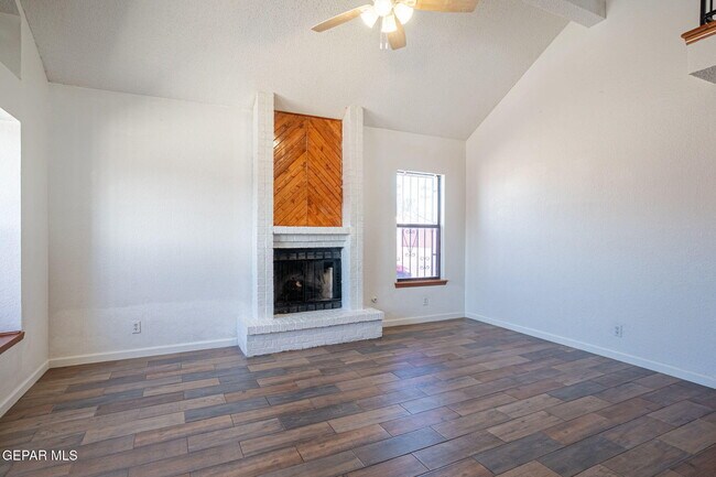 Foto del edificio - 10968 Whitey Ford St