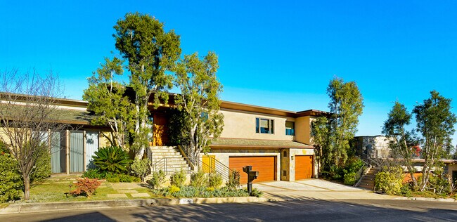 Building Photo - 1120 El Medio Ave