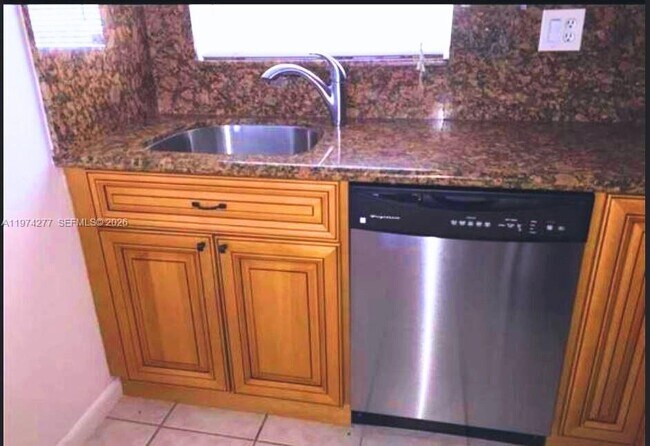 Foto del edificio - 6507 Winfield Blvd