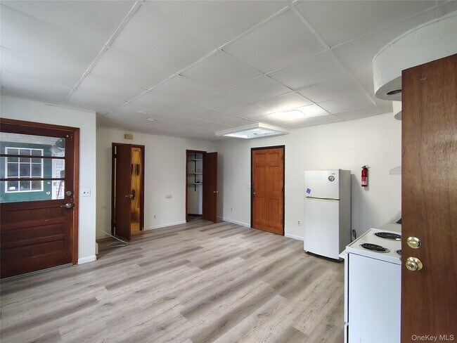 Foto del edificio - 12 Main St