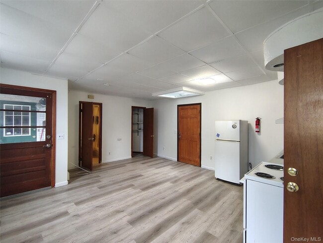 Building Photo - 12 Main St