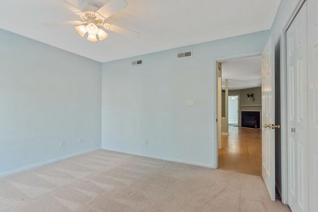 Building Photo - 2 Bedroom Condo Near Rex Hospital!