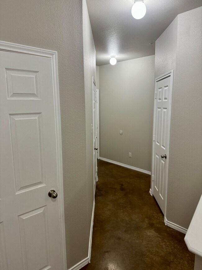 Building Photo - 10706 Mathom Landing