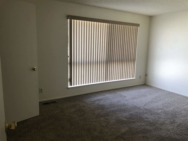 Building Photo - 940 Woodberry Dr