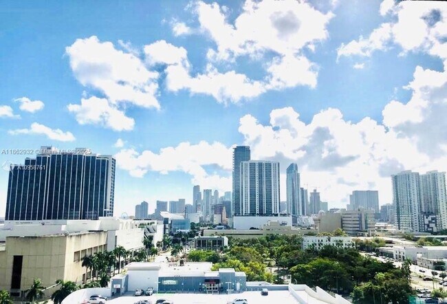 Foto del edificio - 275 NE 18th St