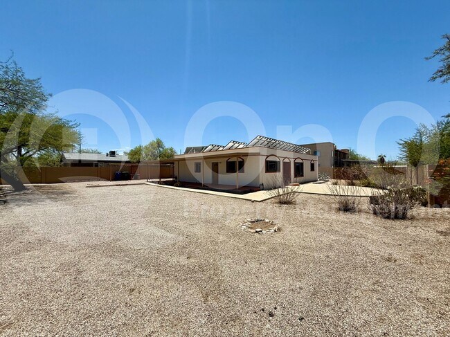 Foto del edificio - 1303 N Walnut Blvd