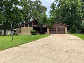 Building Photo - 24600 Darkwood Ct