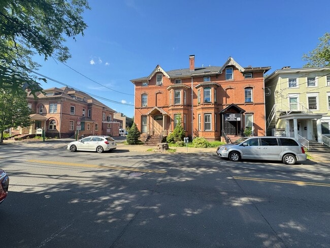 Building Photo - 59 Trumbull St
