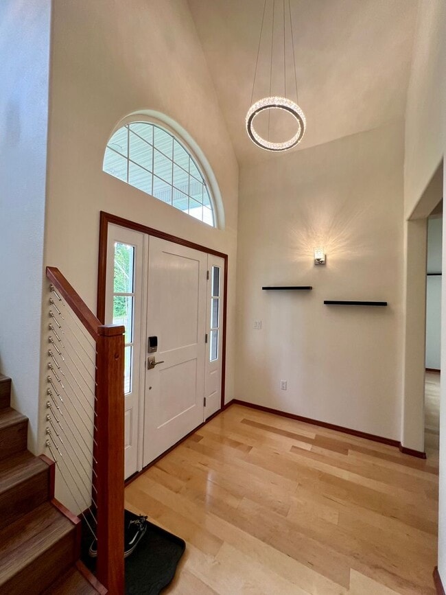 Building Photo - Stunning 3-Bedroom, 3-Bath Waterfront Home...