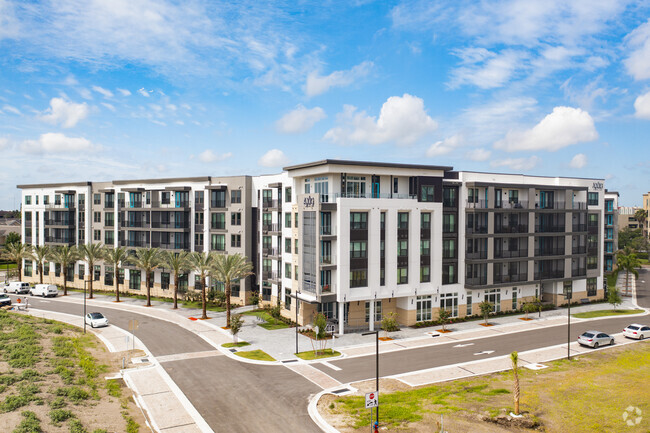 250 Carillon Pky Saint Petersburg, FL - Axio at Carillon Apartments