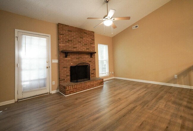 Foto del edificio - Mint Hill - 3 bed, 2 bath Large fenced bac...