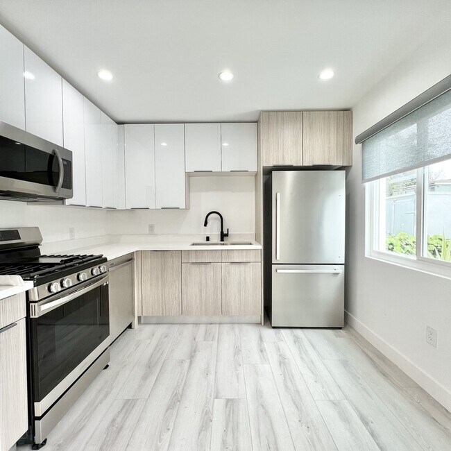 Foto del edificio - 2034 S Garth Ave