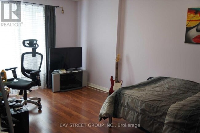 Building Photo - 33 Winborne Rd