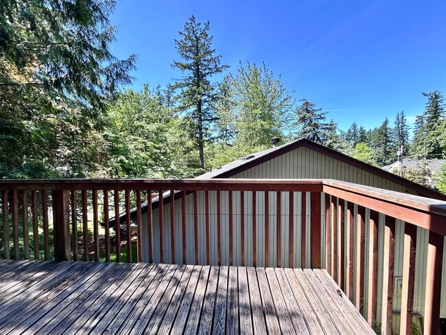 Building Photo - Large 3 Bed, 2 Bath, Sanctuary!