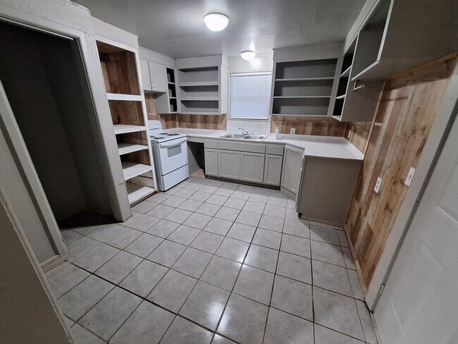 Foto del edificio - 4 bedroom, 1.5 baths